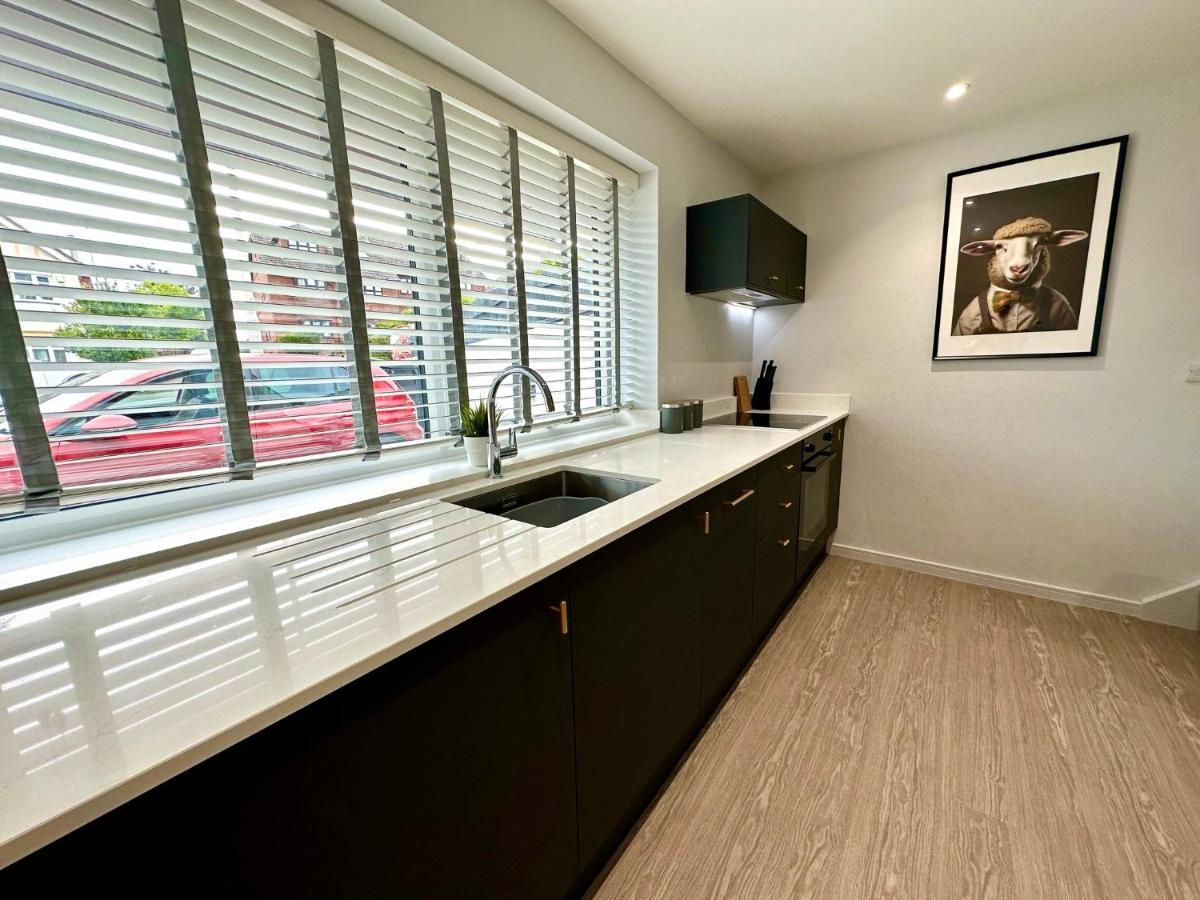 Stunning Brand New House - Sleeps 6 - Free Parking - Great Location - Fast Wifi - Smart Tv - Close To Poole & Bournemouth & Sandbanks Ngoại thất bức ảnh