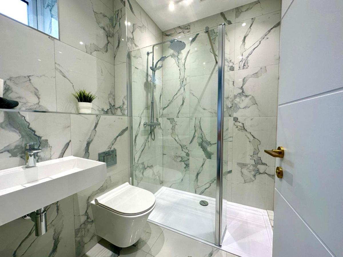 Stunning Brand New House - Sleeps 6 - Free Parking - Great Location - Fast Wifi - Smart Tv - Close To Poole & Bournemouth & Sandbanks Ngoại thất bức ảnh
